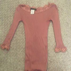 COPY - Rosemunde. Xs. Mauve boatneck 3/4 sleeve with lace detail